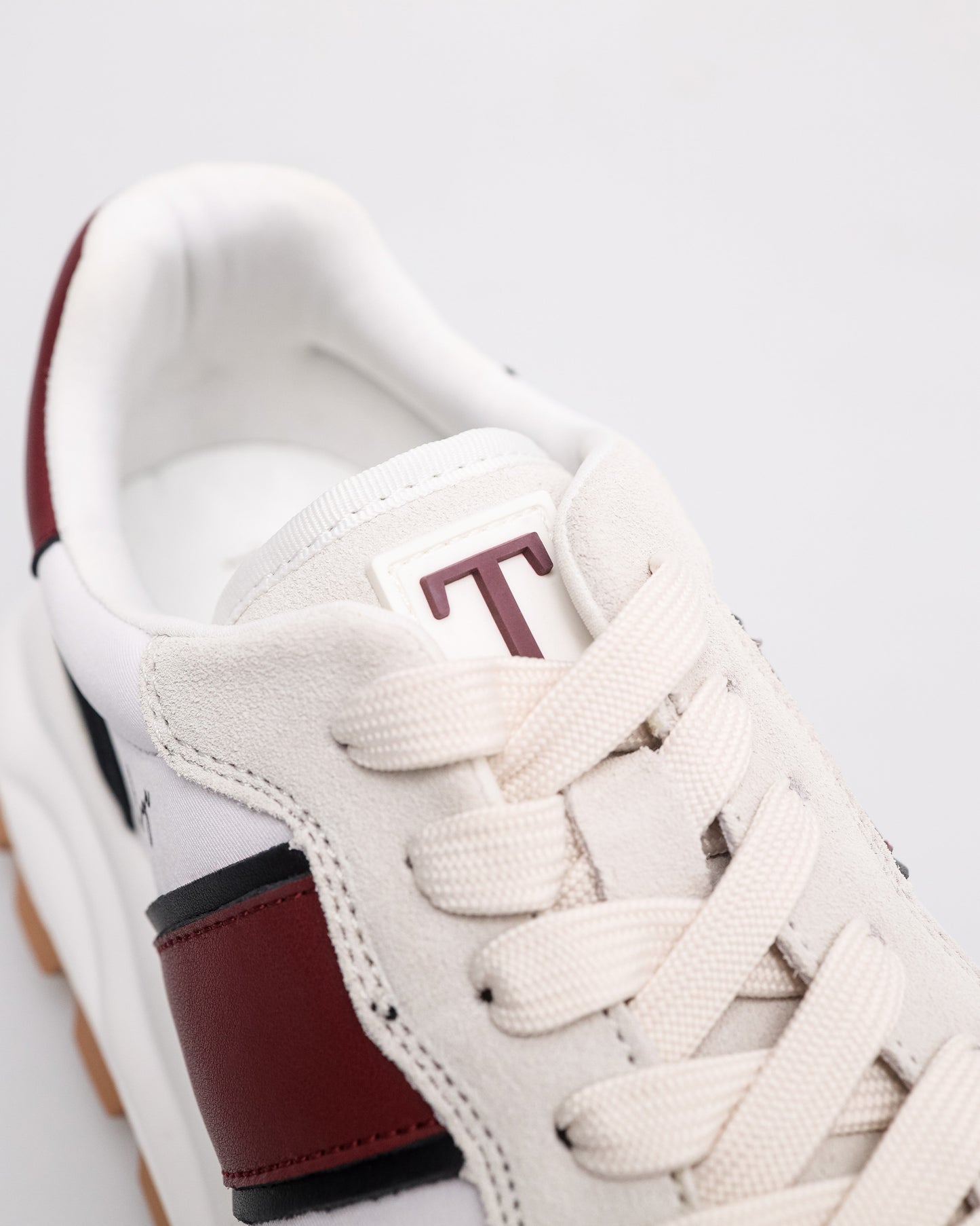 C678W Ladies Bold Edge Sneakers