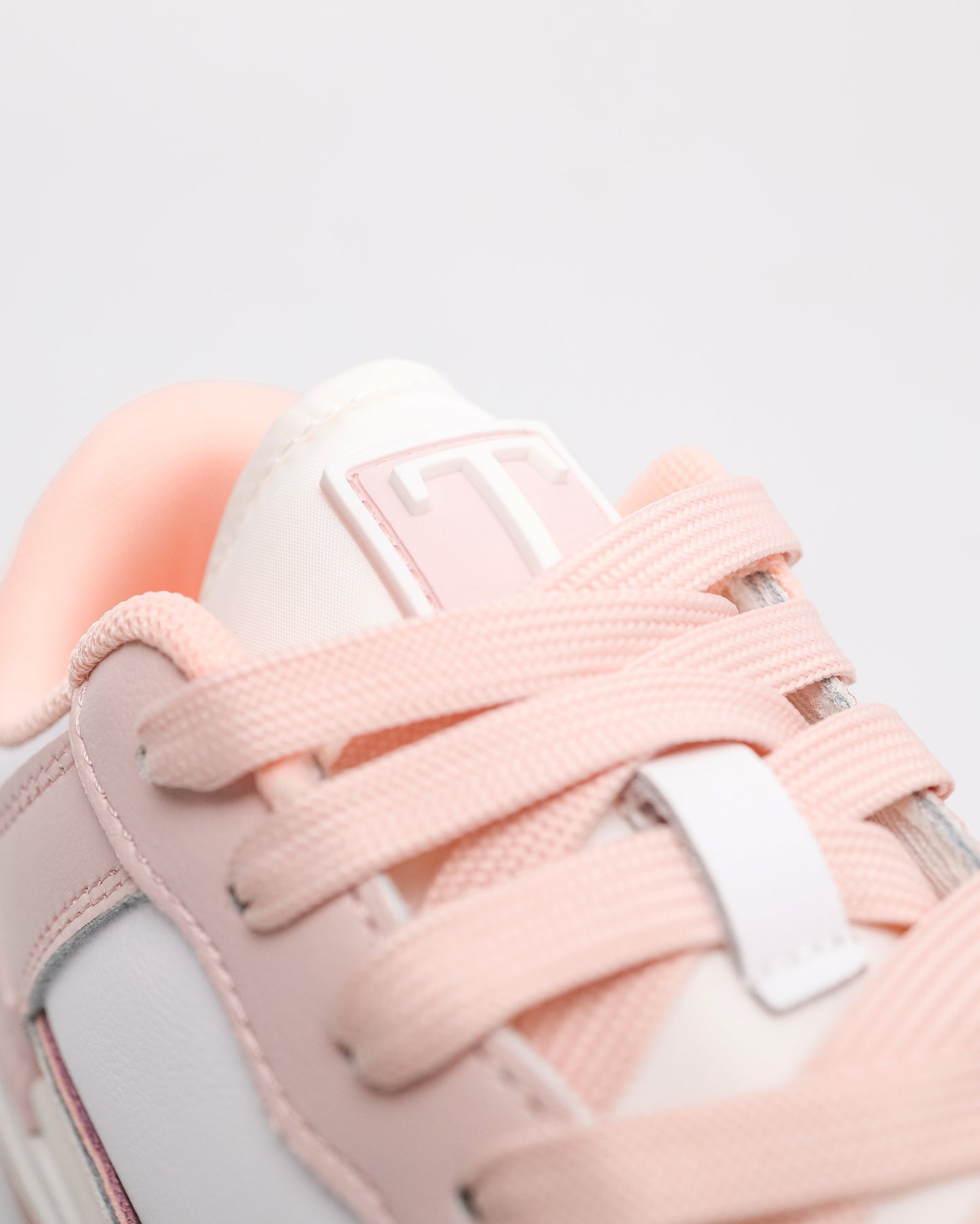 C675L Ladies Modern Stride Sneakers
